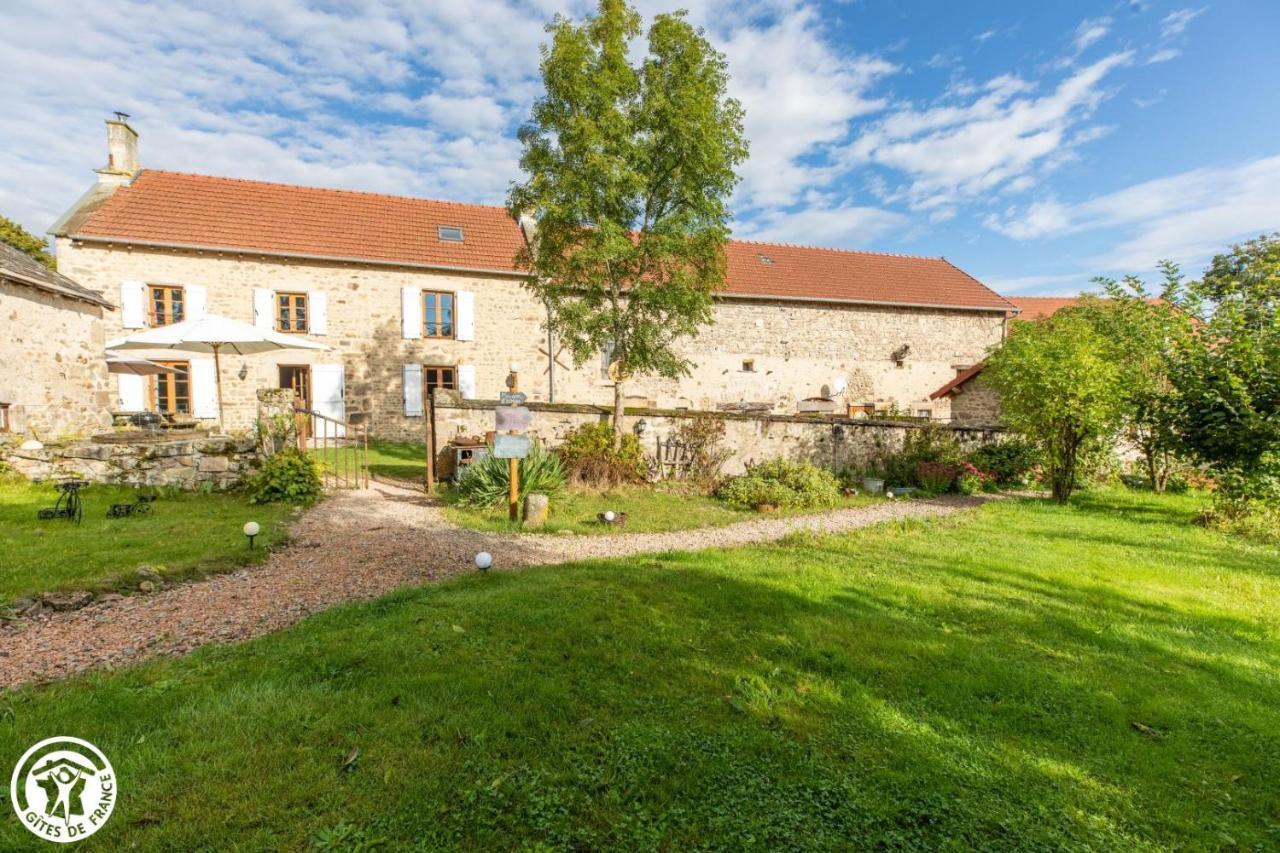 Aux 2 Puys - Gite "Le Lemptegy" Saint-Priest-des-Champs Exterior photo